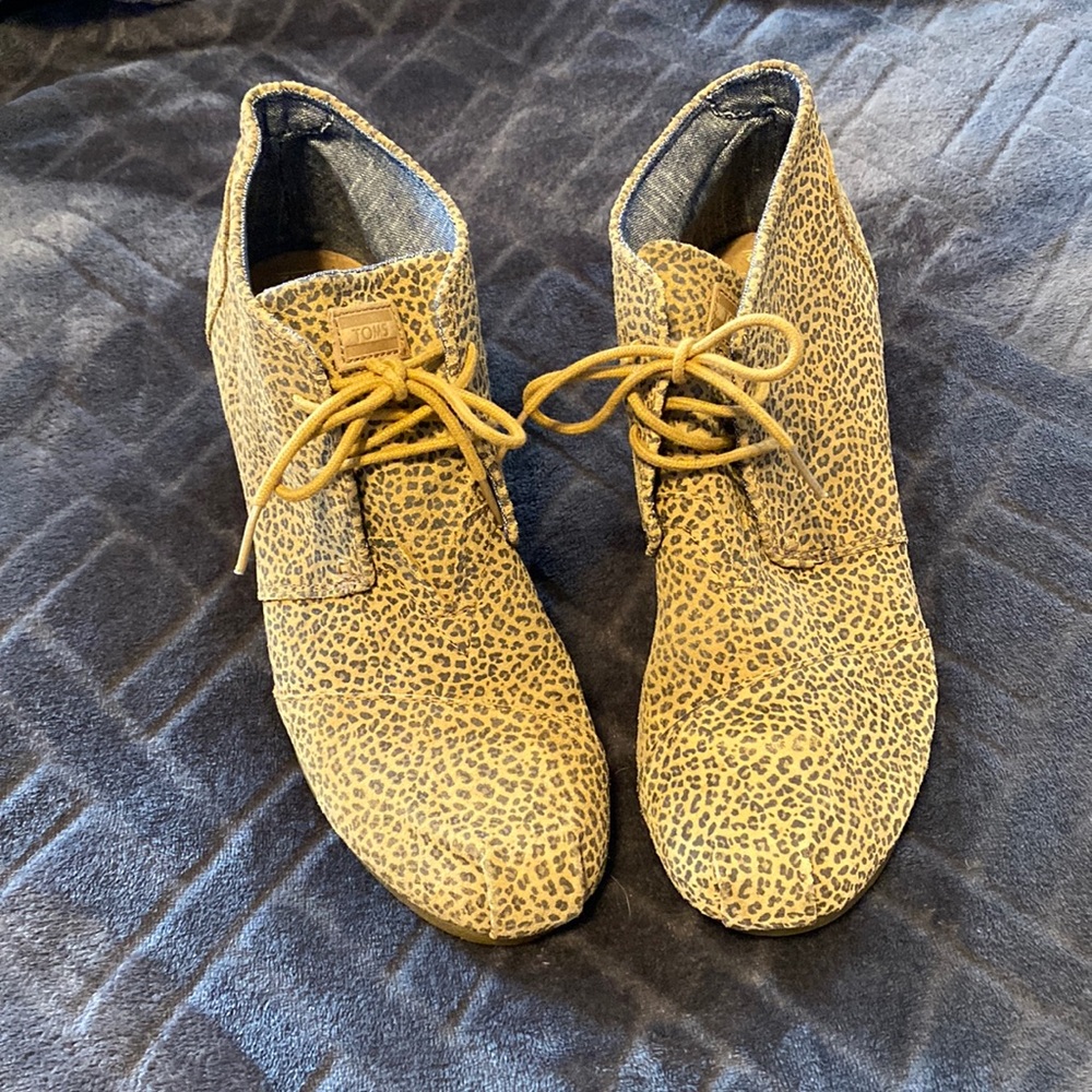 Toms Wedge Booties